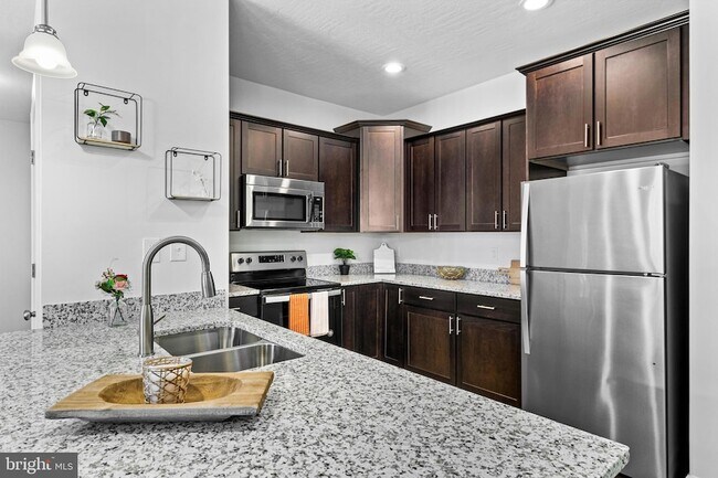 Building Photo - 1020 Admiral Ln