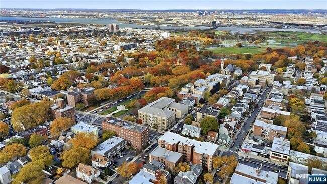 Building Photo - 2520 John F. Kennedy Blvd