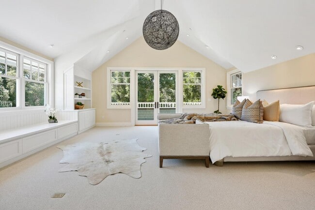 Building Photo - 42 Camino Por Los Arboles