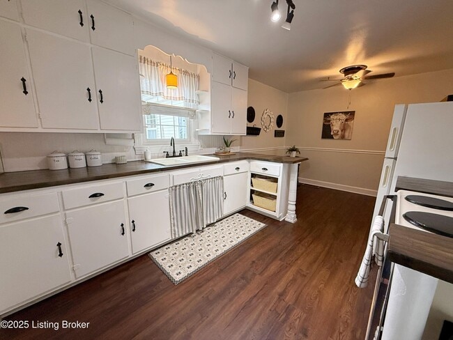 Building Photo - 1445 Campbellsville Rd