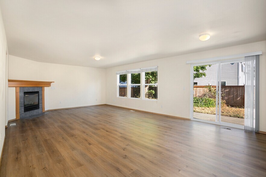 Building Photo - 12530 SE 299th Pl