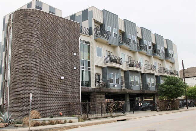 Building Photo - 1011 Studemont St