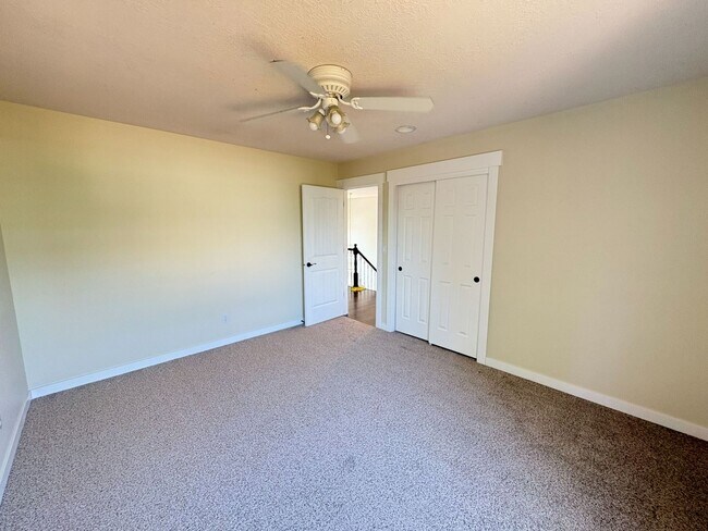 Building Photo - 4 Bedroom 2.5 Bathroom Home in NW Salem!