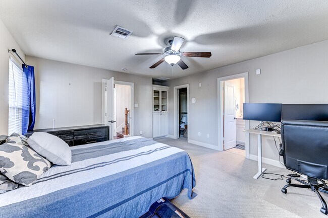 Building Photo - 1325 W 24th St