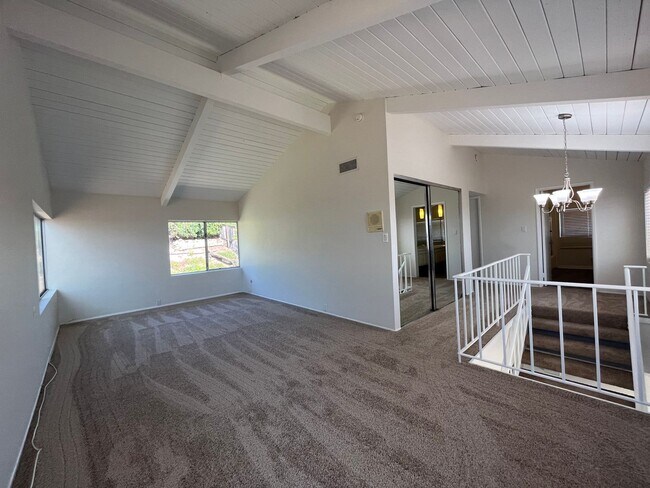 Building Photo - 4 Bed 3 Bath in Del Cerro