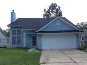 Building Photo - Located in the Heart of Havelock!