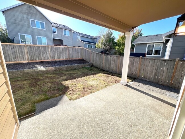 Building Photo - MOVE IN READY: 4bd 2.5ba 2,086 sq ft