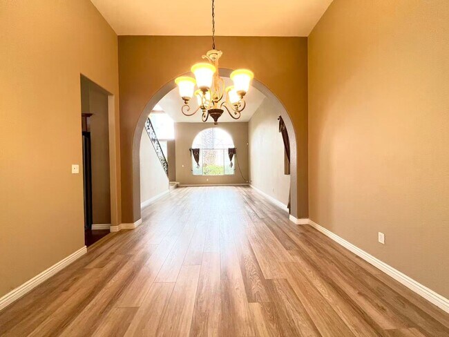 Building Photo - 2105 Eaglepath Cir