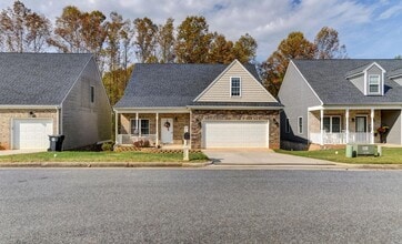 Building Photo - Main Level Living in Bedford