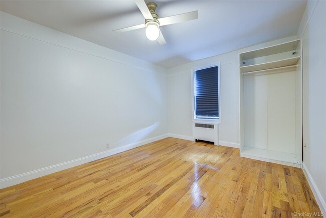 Building Photo - 167-10 Crocheron Ave
