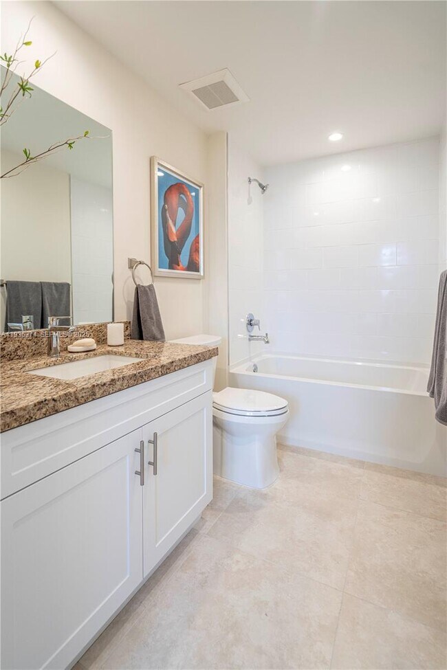 Building Photo - 1091 Galiano St