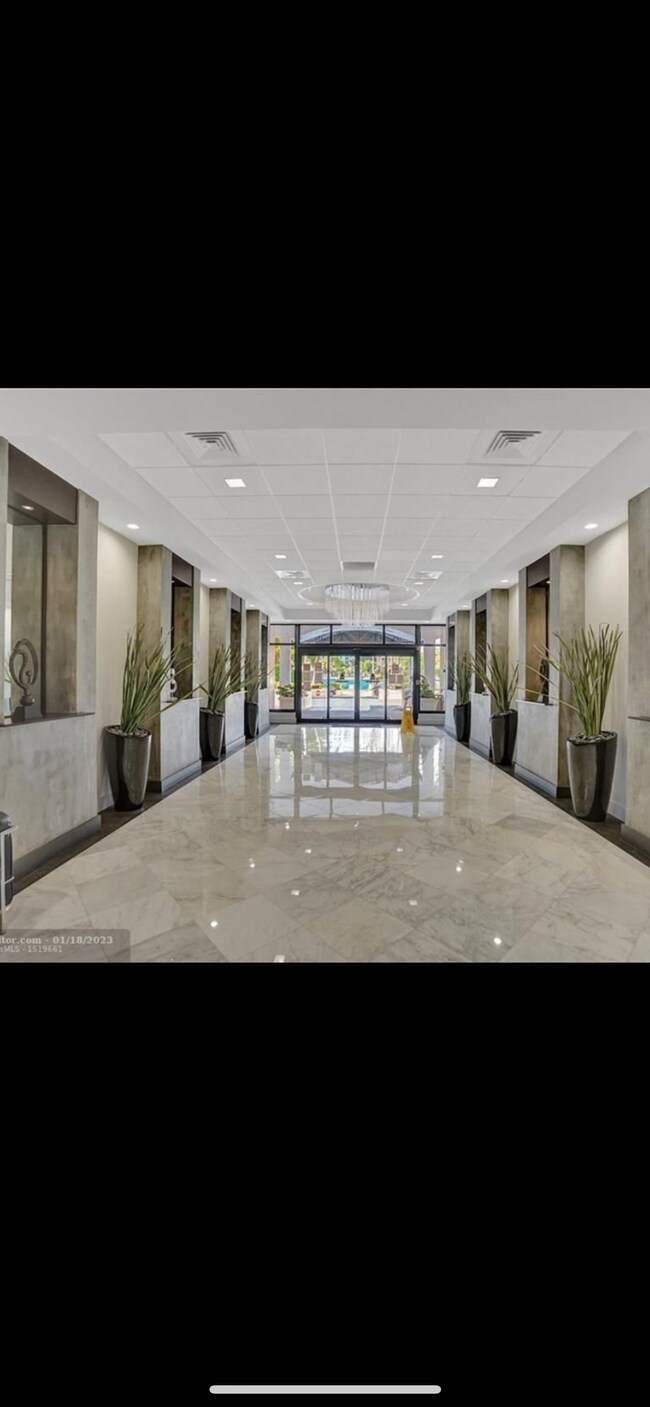 Building Photo - 3015 N Ocean Blvd