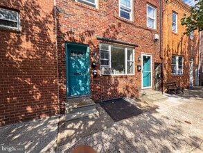 Building Photo - 2603 E Somerset St