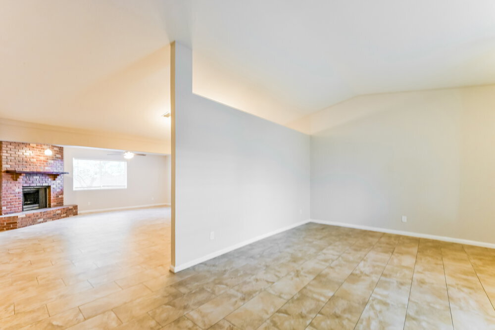 Building Photo - 2641 E Isabella Ave