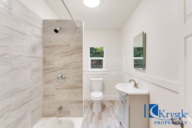 Building Photo - 517 Alhambra St