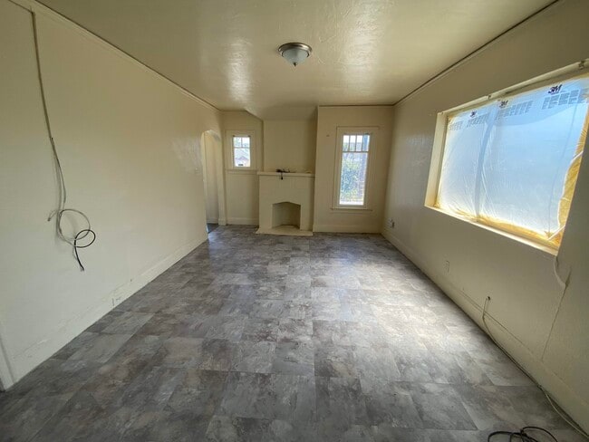 Building Photo - 1517 76th Ave
