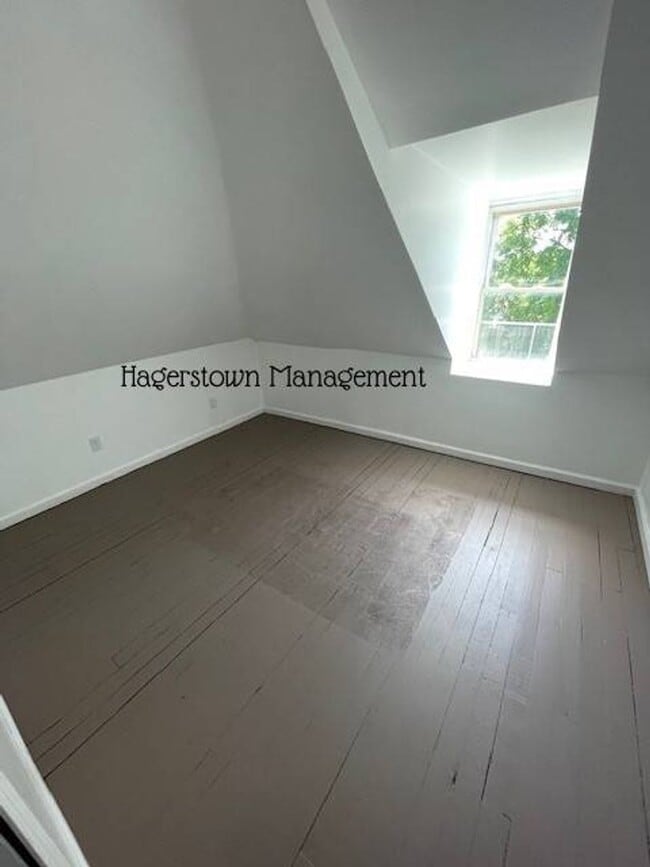 Building Photo - 3 BR North End Hagerstown