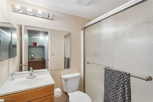 Building Photo - 4538 SE 5th Pl