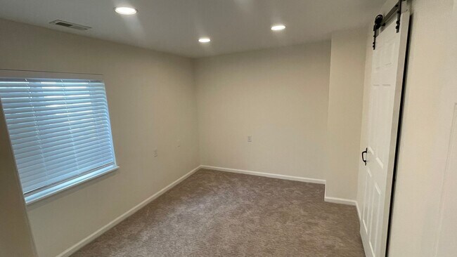 Building Photo - 3460 Bexley Dr
