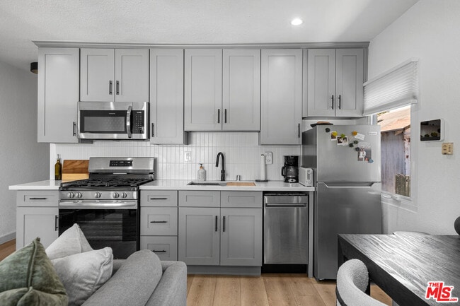 Building Photo - 2422 W 30th St