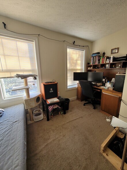 Room #1 - 515 Silver Leaf Dr