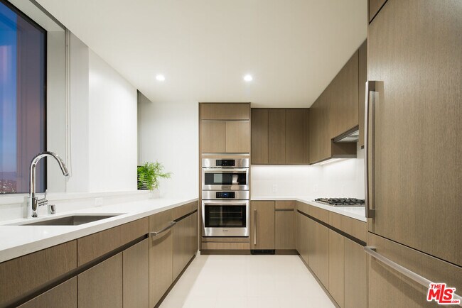 Building Photo - 889 Francisco St