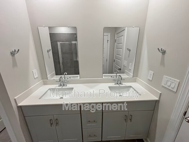 Building Photo - 760 Penfold Pt