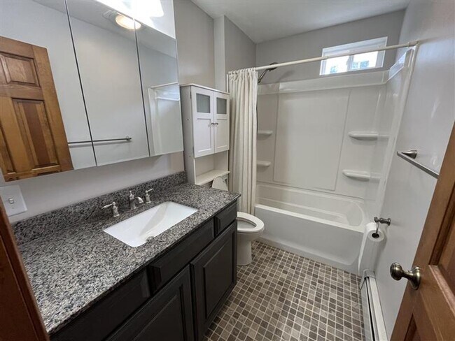 Building Photo - Three Bedroom Single Family House for Rent...