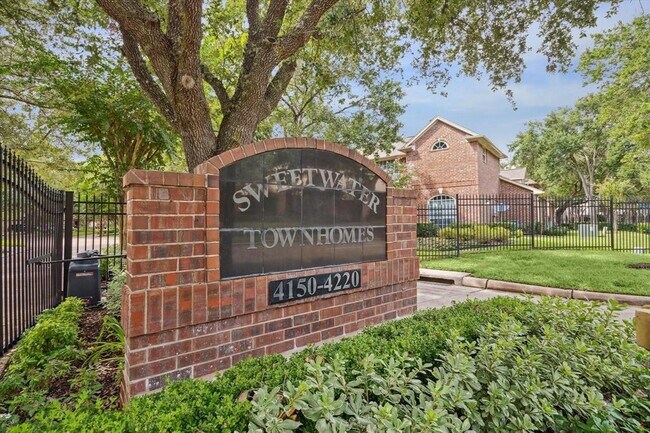 Building Photo - 4160 Greystone Way