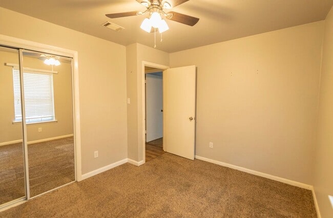 Building Photo - 1016 Grayland Dr