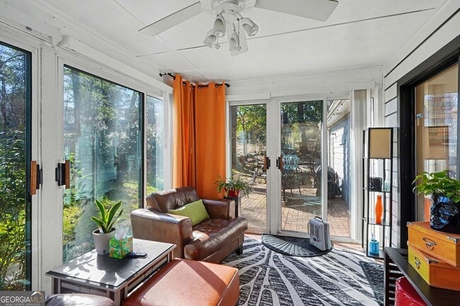 Building Photo - 8671 Twin Oaks Dr