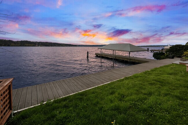 Building Photo - 10514 Riviera Pl NE