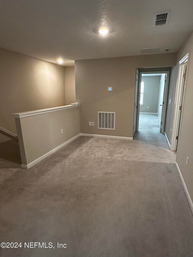 Building Photo - 7371 Palm Hills Dr