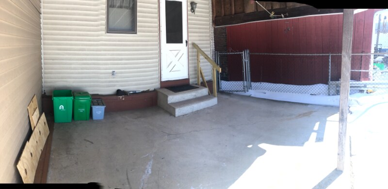 Building Photo - 742 Genesee St