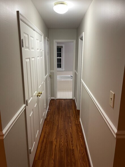 Building Photo - 5506 Village Center Dr