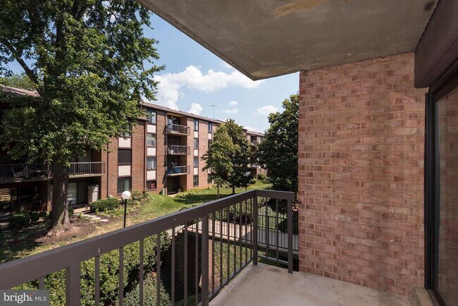 Building Photo - 9708 Kingsbridge Dr