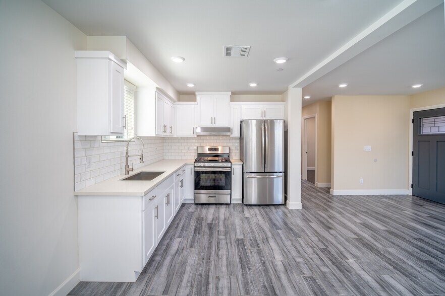 Building Photo - 3553 Sabina St
