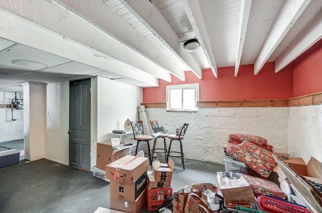 Building Photo - Charming 3-bedroom, 1.5-bathroom