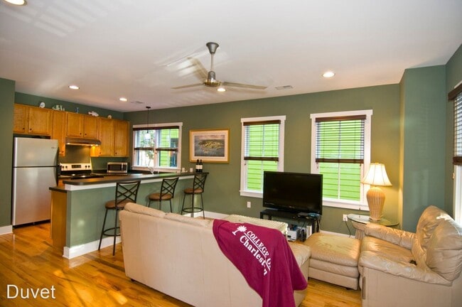 Building Photo - 4 br, 3.5 bath House - 76 Morris Street A