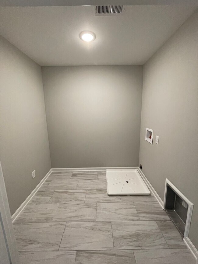 Building Photo - 3 Bedroom 2.5 Bath Townhouse in Columbia! ! Apply-your application fee will be credited to your f...