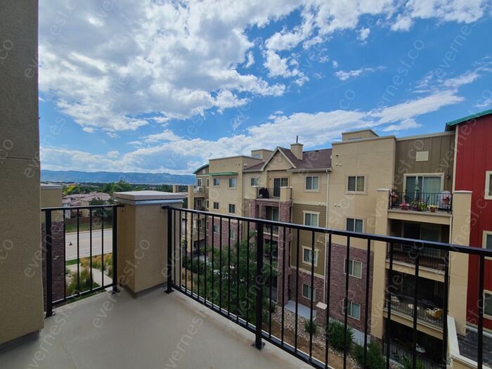 Building Photo - 1144 Rockhurst Dr