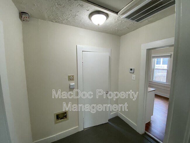Building Photo - 318 3rd St