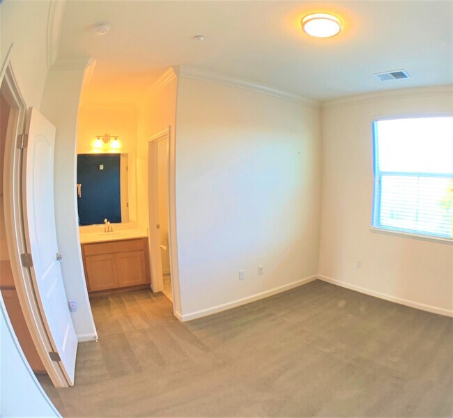 Building Photo - 660 Cedarville Ln