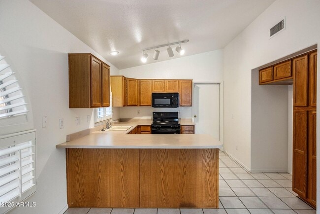 Building Photo - AVAILABLE NOW IN GREAT AVONDALE LOCATION!!!