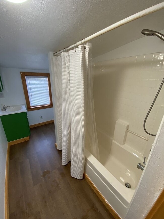 Building Photo - 390 Fall Creek Meadows Ln