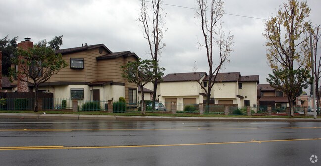 Building Photo - Sierra Del Norte