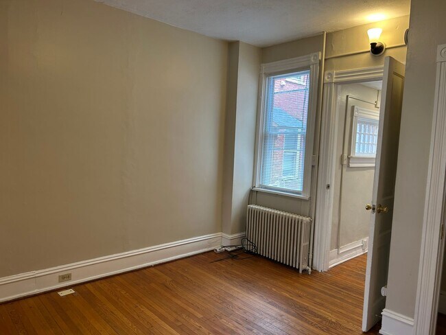 Building Photo - 624 E King St