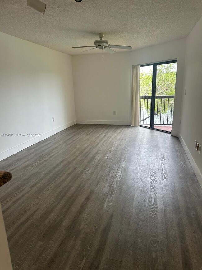 Building Photo - 9941 Nob Hill Ln