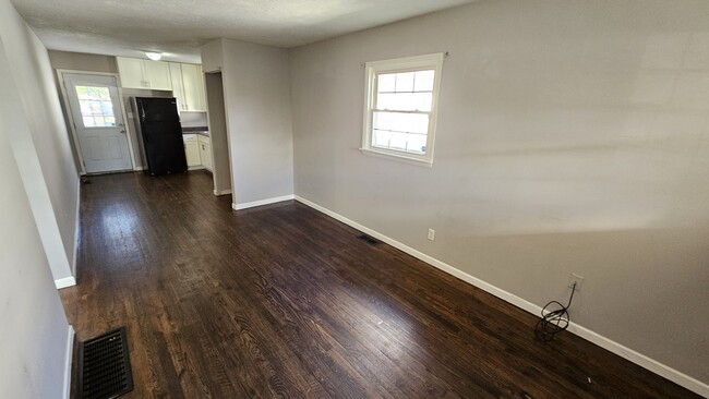 Living Room - 907 Beecher St