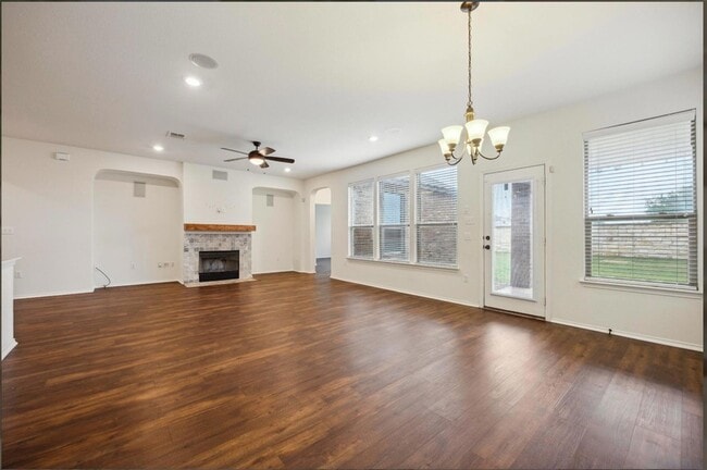 Building Photo - 705 Vaughn St